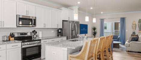 Frigorífic, microones, forn i placa de cuina