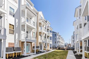 Exterior - Seaside Serenity Townhome (Ocean City)