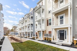 Exterior - High Tide @ Lighthouse Bay (Ocean City)