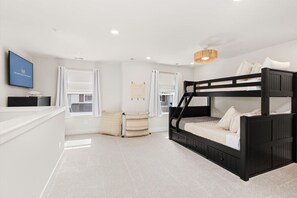 3 室のベッドルーム、WiFi (無料)、ベッドシーツ