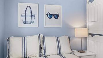 2 bedrooms, WiFi, bed sheets