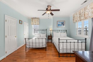 3 bedrooms, desk, WiFi, bed sheets