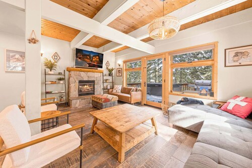 Tahoe City Retreat For 8!