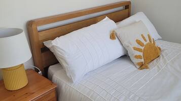 2 bedrooms, iron/ironing board, travel cot, free WiFi