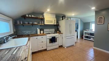 Micro-ondes, four, plaque de cuisson, lave-vaisselle