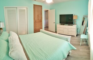 3 bedrooms, desk, iron/ironing board, free WiFi