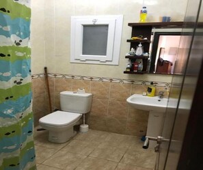Toalhas de banho, papel higiênico