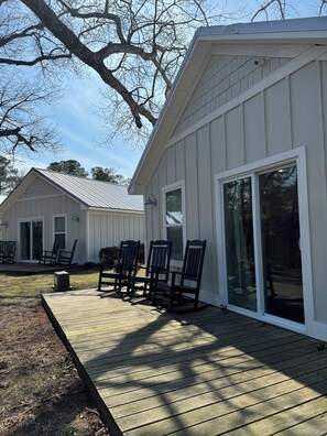 Terrace/patio - Luxury Lodging, Lakefront View, King Bed w/Private Bath, Private Patio. (Elizabethtown)