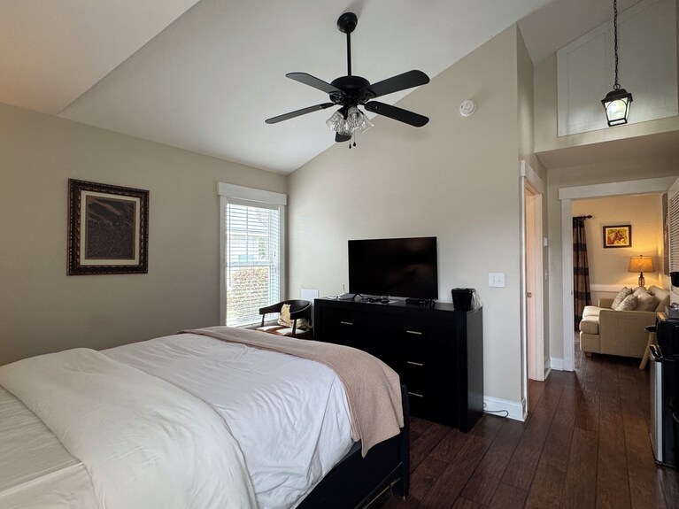 Luxury Lodging, Lakefront View, Queen Bed W/private Bath, Patio. - Blue Ridge Mountains