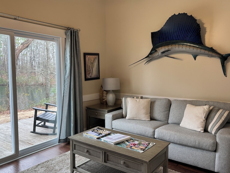 Luxury Lodging, Lakefront View, Queen Bed W/private Bath, Private Patio. - North Carolina