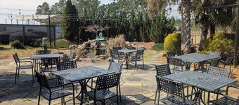 Luxury Lodging, Lakefront View,  2 Queen Beds w/Private Bath, Private Patio.