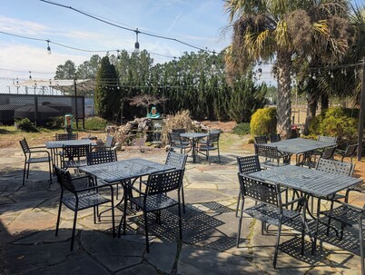 Luxury Lodging, Lakefront View,  2 Queen Beds w/Private Bath, Private Patio.