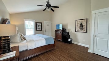 1 habitación, tabla de planchar con plancha, wifi gratis y ropa de cama