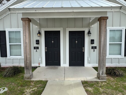 Luxury Lodging, Lakefront View, King Bed w/Private Bath, Handicap Shower, Private Patio.
