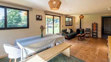 Bungalow Design - 2 sovrum - kök - utsikt mot trÀdgÄrden | Matsal