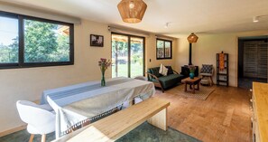 Bungalow Desain, 2 kamar tidur, dapur, pemandangan kebun | Ruang makan