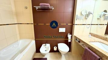 Shower, hair dryer, bidet, towels