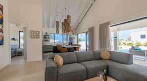 Smart TV, books - Gentle Breeze Oasis. Newly built home with swimming pool and stunning sea views (Harmonie)
