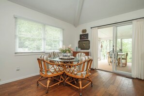 Dining - Emerald Lake Cottage - Families - Fishing - Biking (Cedar Mountain)