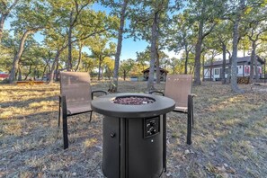 Ferienhütte, 1 King-Bett, Whirlpool (2646 Goehmann Ln- Bo) | Außen-Whirlpool