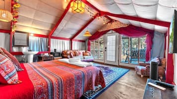 Cabin, 1 King Bed, Hot Tub (2646 Goehmann Ln- Bo) | 1 bedroom, individually decorated, individually furnished, bed sheets