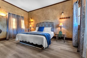 Casa, 1 cama King size, hidromasaje, vista a la montaña | 1 habitación, decoración personalizada y muebles diferentes