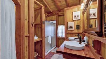 Cabin, 1 King Bed, Hot Tub, Mountain View (240 Melton Rd) | Bathroom | Towels