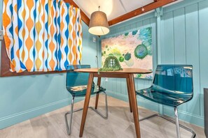 Rumah, 1 Tempat Tidur King, hot tub, pemandangan gunung (2646 Goehmann Ln- Vt) | Tempat makan