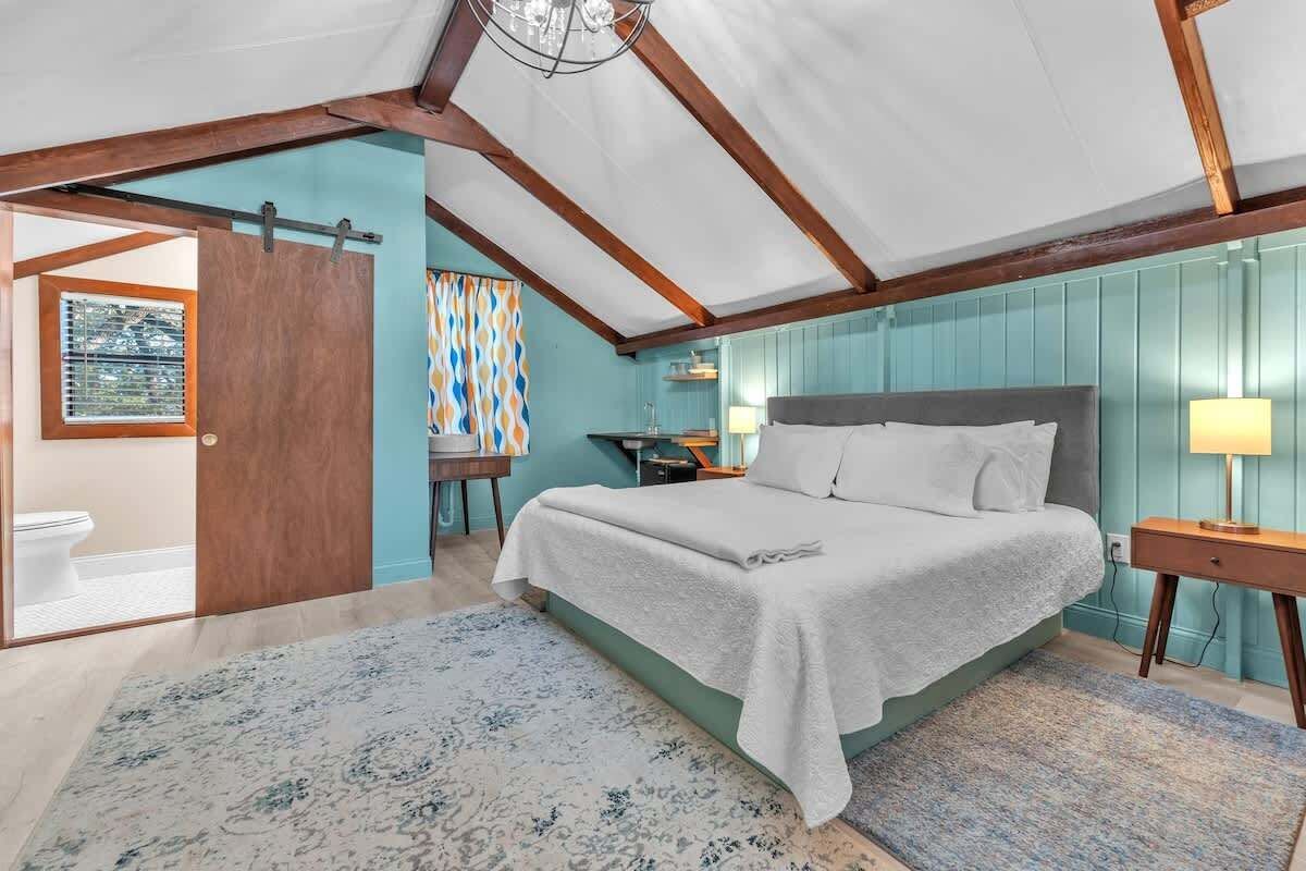 1 habitación, decoración personalizada y muebles diferentes 