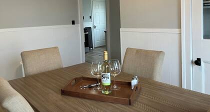 2-Bedroom Apt Near UNH, Portsmouth! - Parking, Full Kitchen, Free Wine!