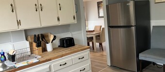 2-Bedroom Apt Near UNH, Portsmouth! - Parking, Full Kitchen, Free Wine!