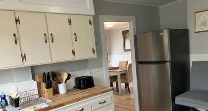 2-Bedroom Apt Near UNH, Portsmouth! - Parking, Full Kitchen, Free Wine!
