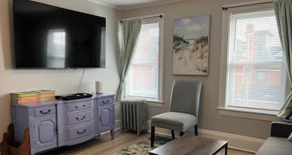 2-Bedroom Apt Near UNH, Portsmouth! - Parking, Full Kitchen, Free Wine!
