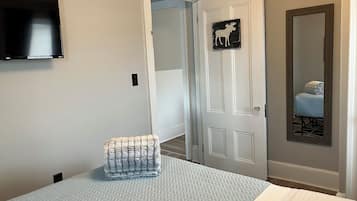 2 bedrooms, iron/ironing board, travel crib, free WiFi