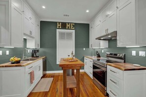 House, Multiple Beds, Pool Access, Pool View (381 Tolle St) | Private kitchen