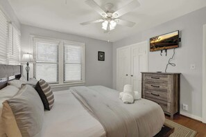 Maison, plusieurs lits, bain à remous (411 W Travis- Leicht)