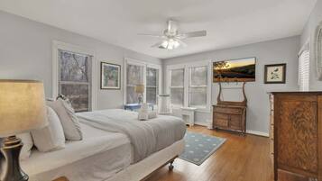 Huis, meerdere bedden, hot tub (411 W Travis- Leicht) | 3 slaapkamers, individueel gedecoreerd, individueel gemeubileerd