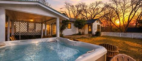Outdoor spa tub