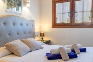 2 chambres, fer et planche à repasser, Wi-Fi gratuit, draps fournis