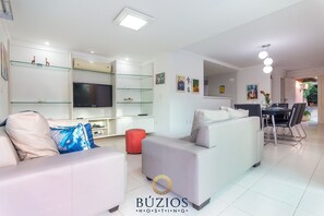 Deluxe House, 4 Bedrooms, Private Pool | Living area