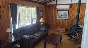 Living area - Peaceful cozy cottage next to Welshtown Lake with fire bit in the back yard. (Shelburne)
