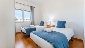 3 chambres, fer et planche à repasser, lit parapluie, Wi-Fi gratuit