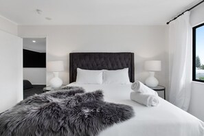 2 bedrooms, Internet, bed sheets - Chic Modern 2BR Heart of Manukau (Auckland)