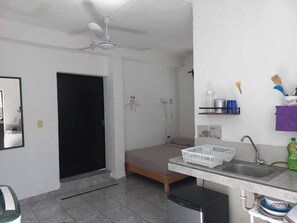 1 chambre, fer et planche à repasser, Wi-Fi, draps fournis
