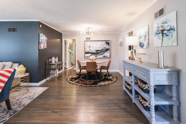 Interior - T-Town Bougie Trendy & Fun! Blocks from Expo square! (Tulsa)