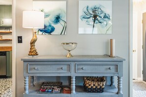 Interior - T-Town Bougie Trendy & Fun! Blocks from Expo square! (Tulsa)