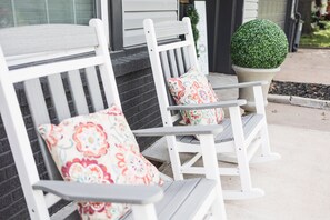 Terrace/patio - T-Town Bougie Trendy & Fun! Blocks from Expo square! (Tulsa)