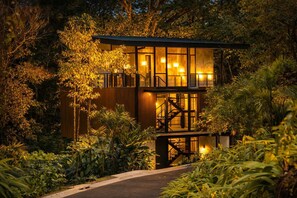 Exterior - New Private 4BR Luxury Tree House with Waterslide (Quepos)