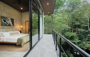 4 bedrooms, desk, iron/ironing board, WiFi