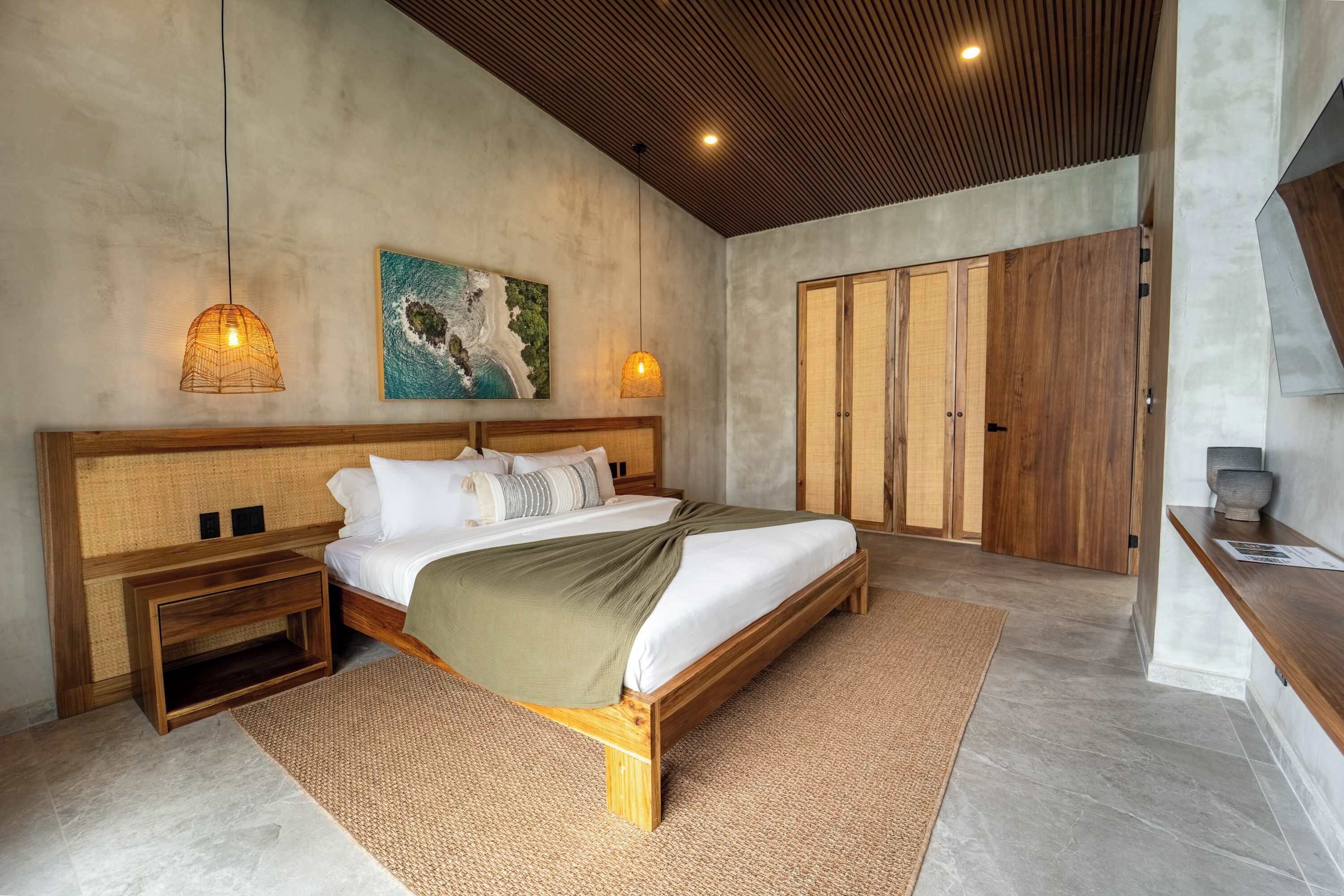 4 bedrooms, desk, iron/ironing board, WiFi